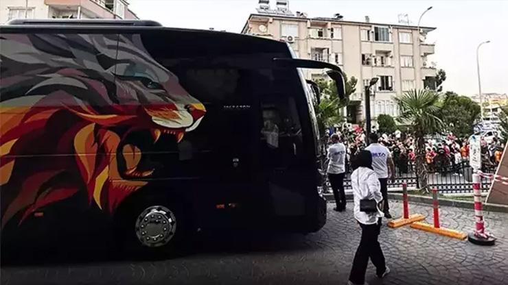Galatasaray personel otobüsüne taşlı saldırı