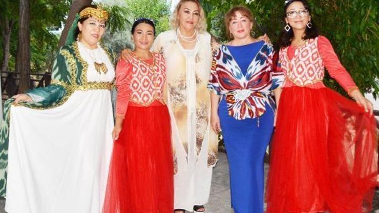 Uygur kadınlar kültürlerini tanıttı