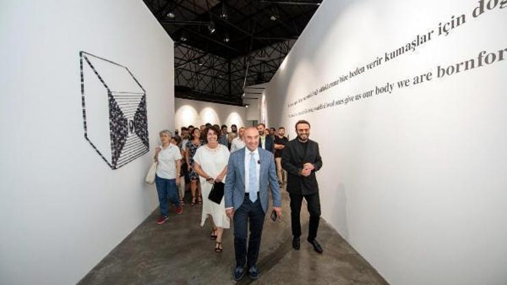 İzmirde Uluslararası Tekstil Bienali açıldı
