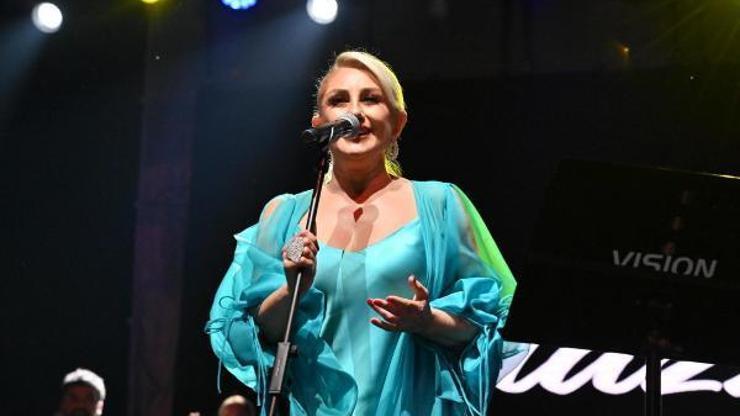 Manisada Muazzez Ersoy rüzgarı