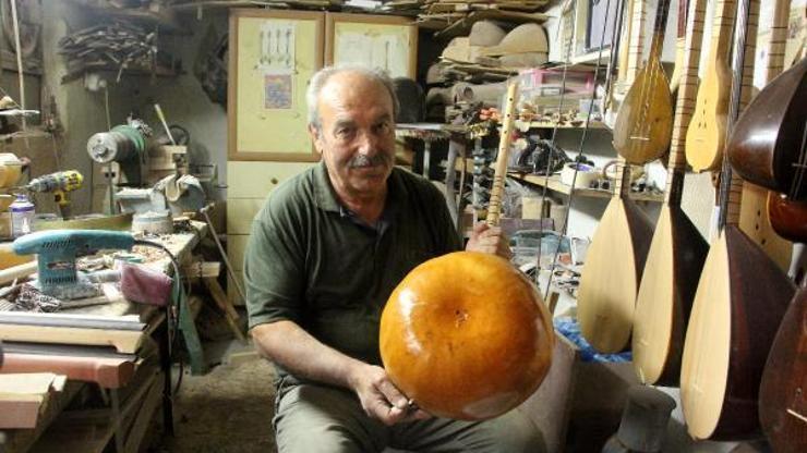 Ağaç kesiminin azaltılması için su kabağından bağlama yaptı