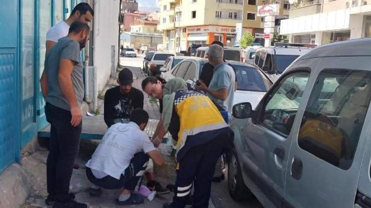 Alacak-verecek tartışması yaşadığı şüphelinin otomobilden açtığı ateş sonucu yaralandı