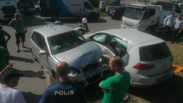 Ters şeritte geri geri giden otomobil kazaya neden oldu: 7 yaralı