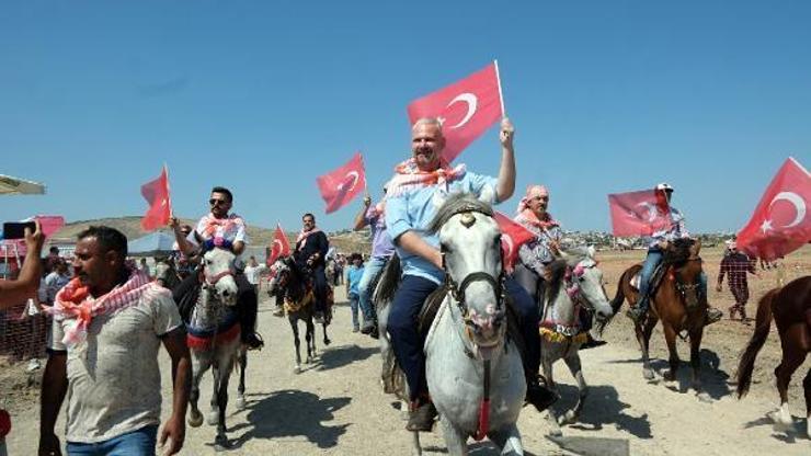 Menemende rahvan at yarışı heyecanı