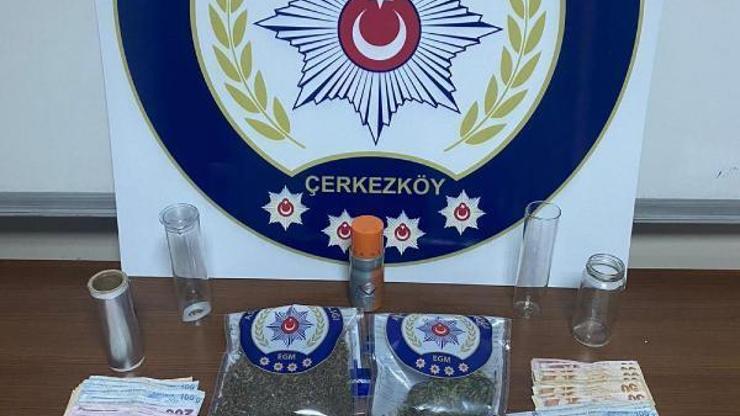 Uyuşturucu ve silahla yakalanan 2 kişi tutuklandı