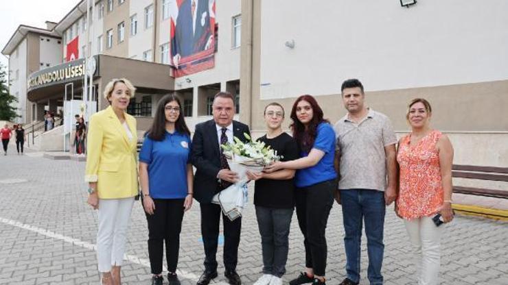 Başkan Böcek, yeni eğitim öğretim yılını öğrencilerle karşıladı