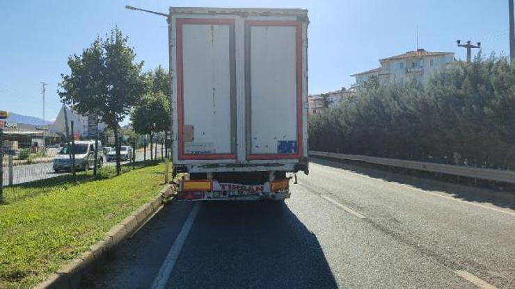 Bursada, TIRa çarpan kamyonetin sürücüsü yaralandı