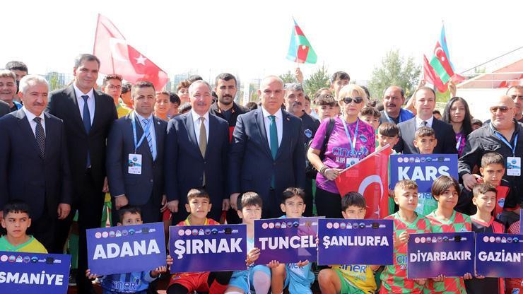 Depremzede çocukların katıldığı UYAFA Ağrı Dağı Cup Futbol Turnuvası başladı