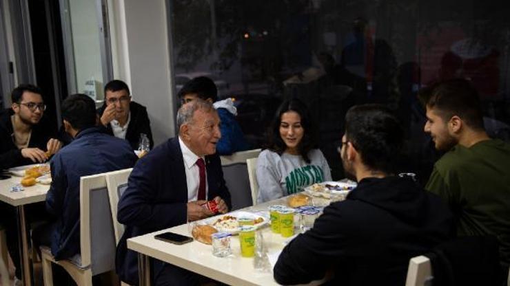 Seyhandan üniversiteyi kazanan öğrencilere destek