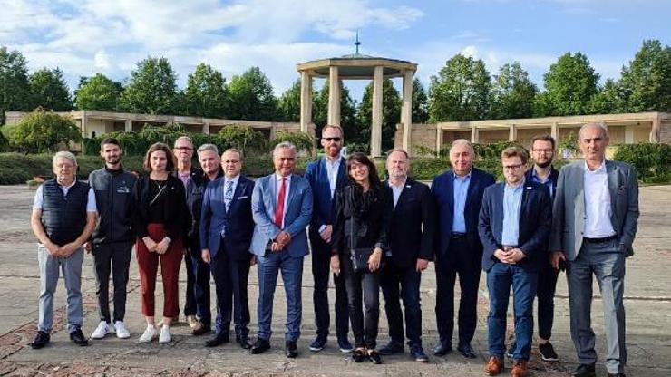 Dostluk parkı önerisi reddedilirse, Prag kardeş kentlikten çıkarılacak