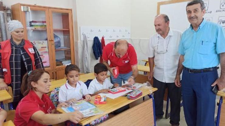 Kızılay’dan depremzede öğrencilere kırtasiye yardımı