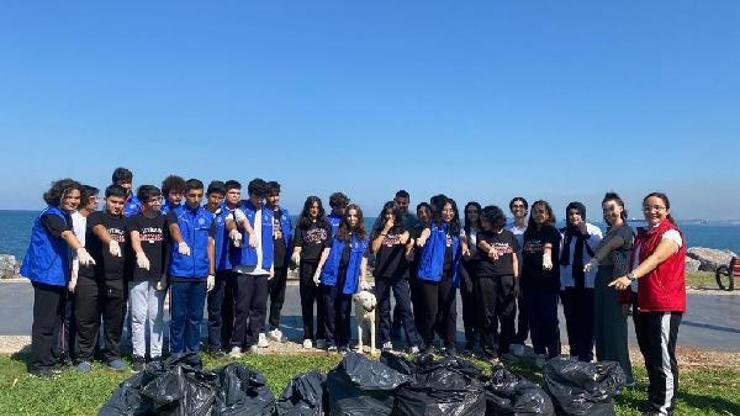 İskenderun sahilinde temizlik yaptılar