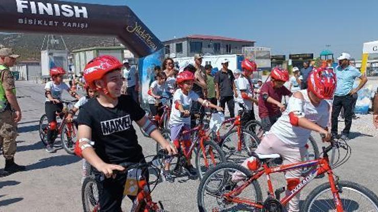 Depremzede çocuklara moral etkinliği
