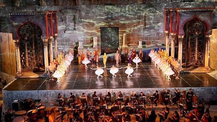 Aspendosta La Bayadere balesi büyüledi