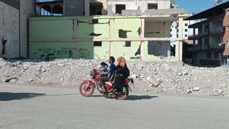 Gaziantepte motosiklette 4 kişilik ailenin tehlikeli yolculuğu