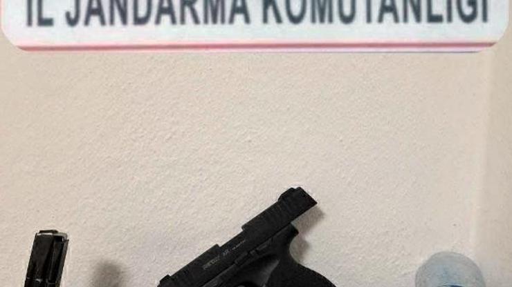 Uyuşturucu ve tabanca ile yakalanan 3 kişi gözaltında