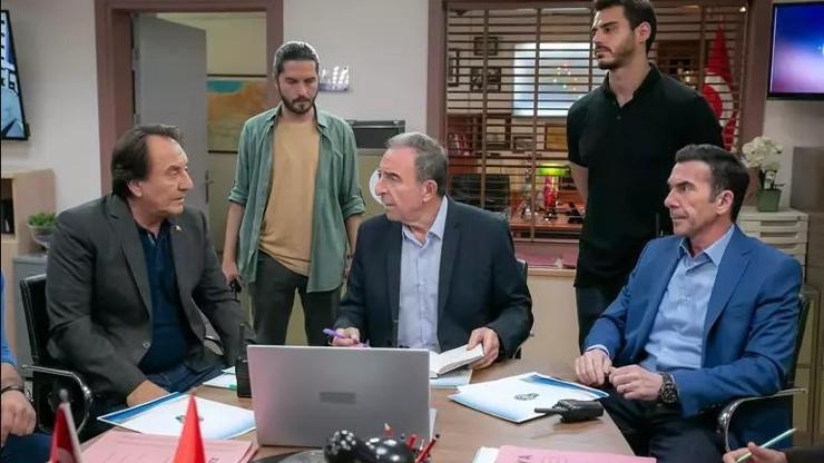 Arka Sokaklarda teröristler Rıza Babanın ailesini rehin aldı