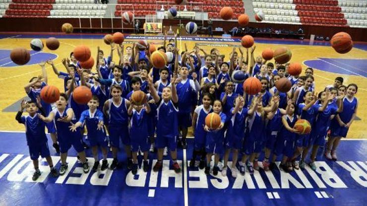 İzmir Büyükşehir Belediyesi spor okullarında yeni dönem başladı