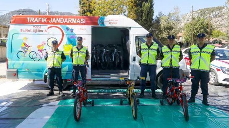 Türkiyenin ilk mobil bisiklet eğitim aracı Antalyada
