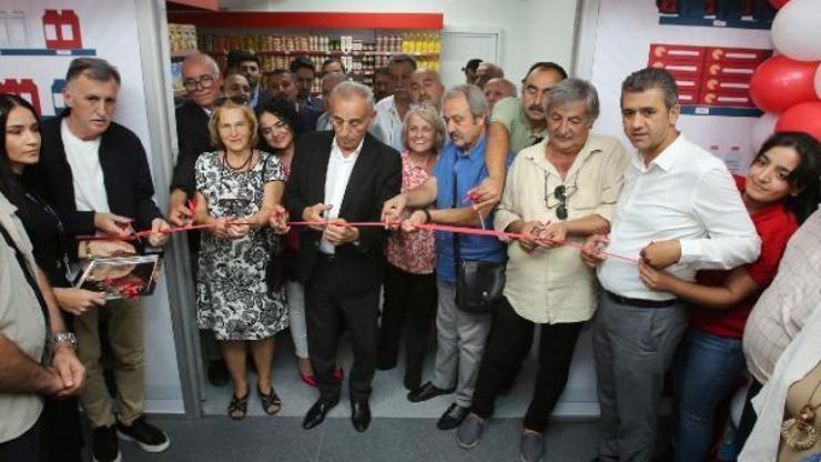 Küçükçekmece’de üçüncü halk market açıldı