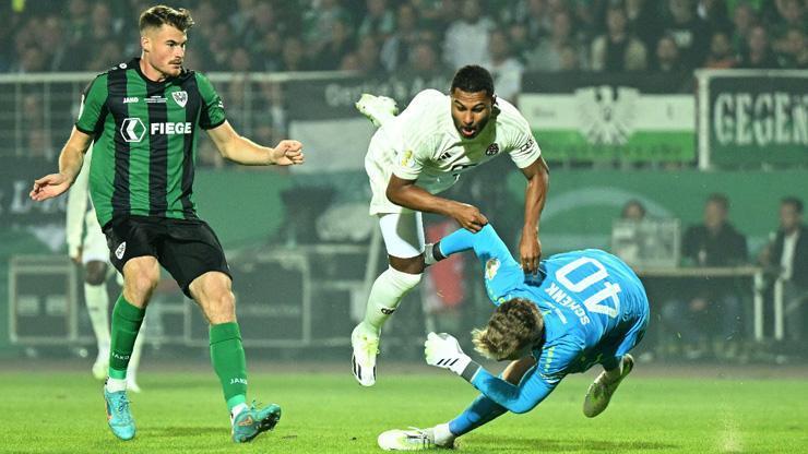 Galatasarayın rakibi Bayern Münihte sakatlık şoku Ameliyat olacak...