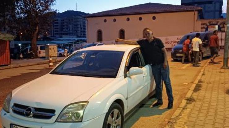 Gaziantep’te, park halindeki otomobile yorgun mermi isabet etti