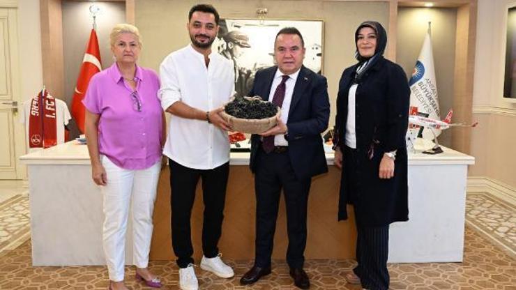 Antalya Büyükşehir destekledi genç çiftçiler üretti
