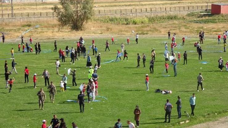 Yüksekovada, öğrenciler polislerle uçurtma uçurup, halay çekti