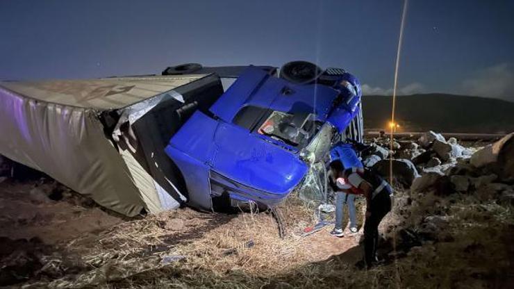 Gaziantepte devrilen TIR’ın sürücüsü yaralandı