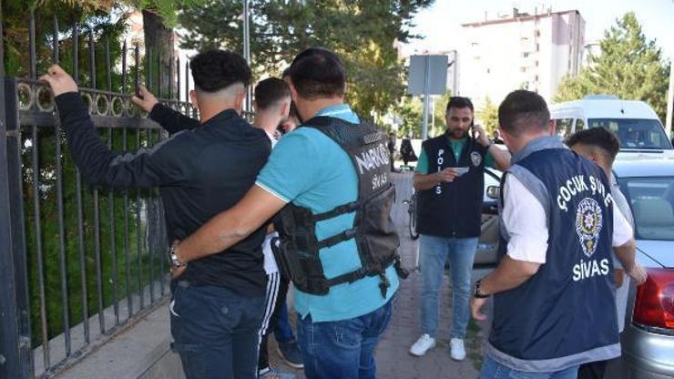Sivas’ta okul önlerinde polis denetimi