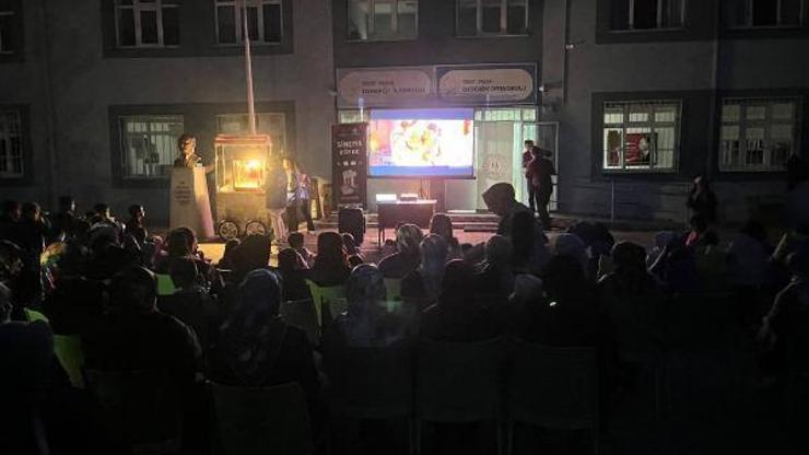 Tokat Gençlik Merkezinin Sinema Köyde Projesiyle kırsal kesimde çocuklara sinema keyfi