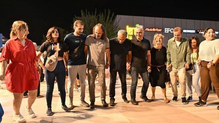 Festivalde Kardeş Türküler gecesi
