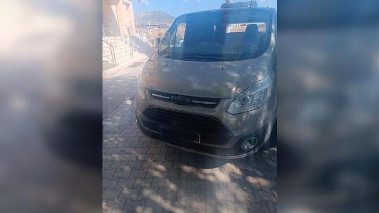 Amasya’da kiralık araçtan 16 kaçak göçmen çıktı