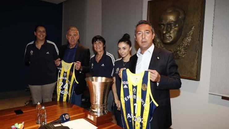 Fenerbahçe Kadın Basketbol Takımı, Süper Kupayı Ali Koç ve yöneticilere götürdü