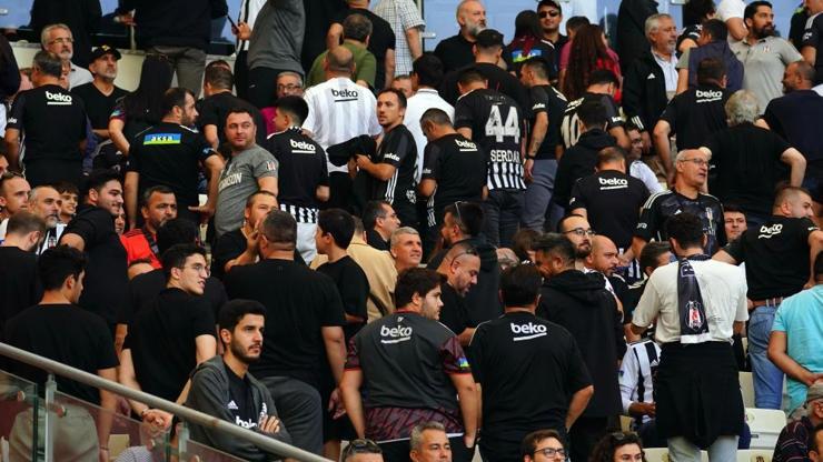 Beşiktaş taraftarı sahaya sırtını döndü