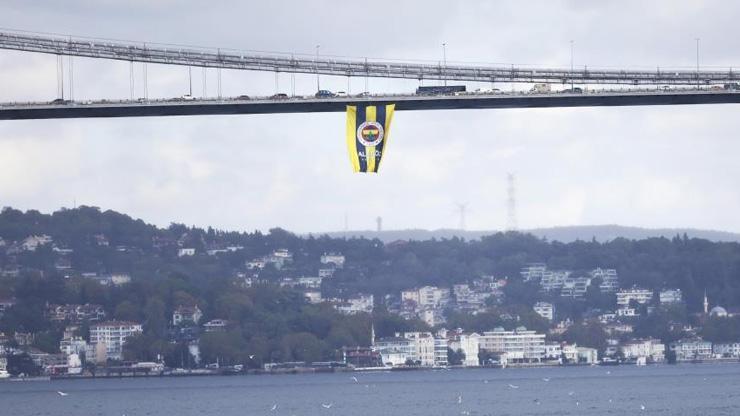 Köprülere dev Fenerbahçe bayrakları asıldı
