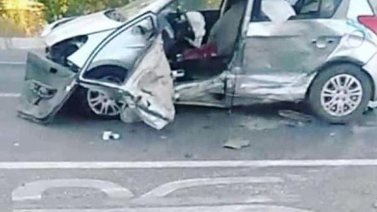 Kamyonet ile otomobil çarpıştı: 1 ölü, 4 yaralı