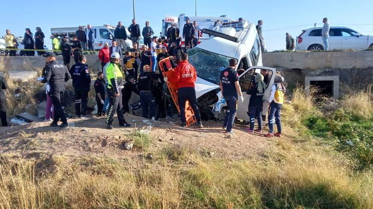 SON DAKİKA: Ankara-Aksaray karayolunda kaza: 2 ölü 19 yaralı