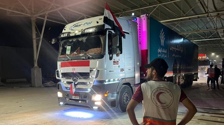 Gazze için 4. yardım konvoyu Refahtan geçti