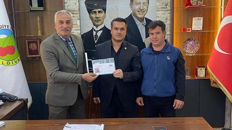 21 yıl önce yazılan mektup, belediye başkanına teslim edildi