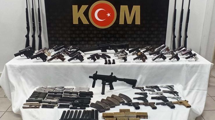 İzmirde, yasa dışı silah üretimi ve ticareti yapanlara operasyon