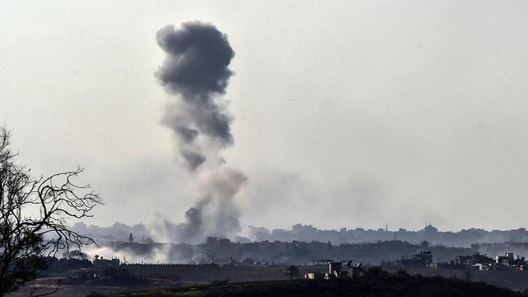 Son dakika... İsrail, Gazzede çocuk hastanesinin girişini bombaladı
