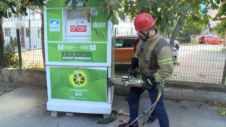 Giysi kumbarasında mahsur kalan çocuğu itfaiye kurtardı