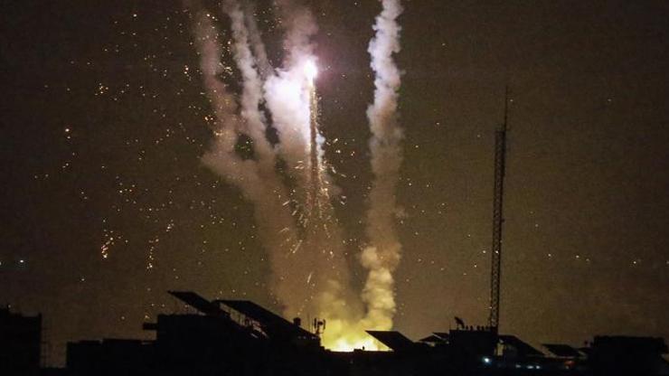 Lübnan’dan İsrail’e yaklaşık 30 roket fırlatıldı