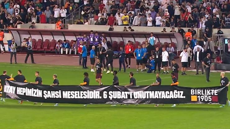 Galatasaraydan Hatayspor maçında anlamlı pankart