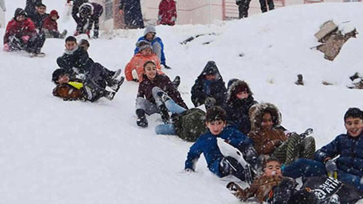 Erzurumda bazı ilçe ve kırsal mahallerde eğitime bir gün ara verildi
