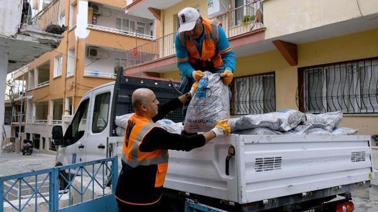 Kuşadasında ihtiyaç sahiplerine kömür desteği başladı