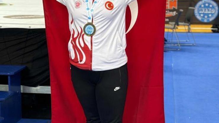 Sudenaz, Kick Boks Dünya Şampiyonasından bronz madalyayla döndü
