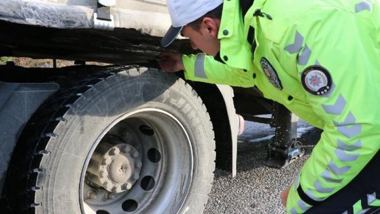 Bolu’da ticari araçlara kış lastiği denetimi