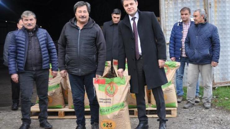 Sandıklıda çiftçilere buğday tohumu
